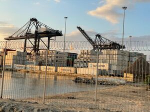Comercio exterior contenedores puerto mar internacional