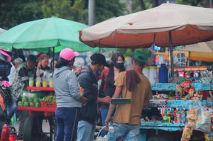 puesto comercio callejero sombrilla calle ciudad