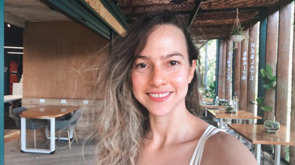 Marta Isabel González, Columnista
