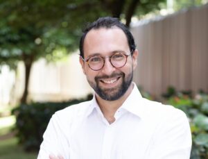 Gabriel Cifuentes Ghidini, Columnista