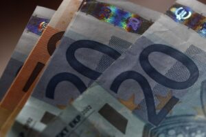 se retrasa la aplicacion del impuesto de renta a las multinacionales