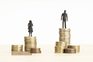 monedas, salarios diferente, mayor salario para hombres, menor salario mujeres