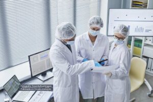 médicos reunidos