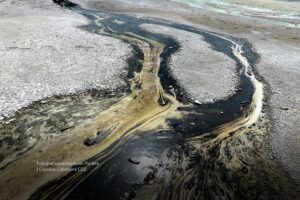 aguas contaminadas, petróleo en río