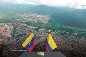 frontera colombovenezolana, banderas de Colombia y Venezuela, Más Colombia