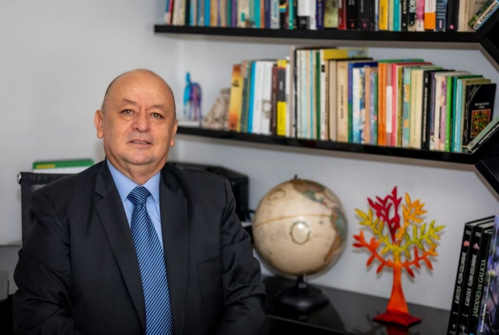 Leonardo Ariza, Acosemillas, Columnista, Más Colombia