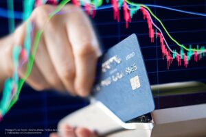 tarjeta de crédito, gráfica, decrecimiento, disminución, caída, Más Colombia