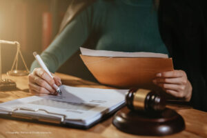 examen de abogados 2024, trámites legales, abogados, leyes, asesoría legal, Más Colombia