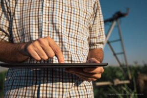 agricultor, monitoreo del campo, aplicación digital para el agro, Más Colombia
