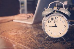 horario laboral, jornada de trabajo, reloj, trabajador, Más Colombia