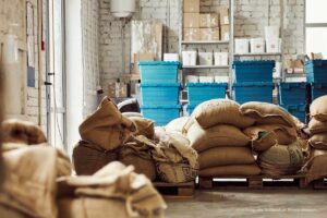 bultos de semillas, insumos agrícolas, insumos para la siembra, bodega de insumos agrícolas, Más Colombia
