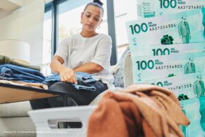 economía del cuidado, labores del hogar, trabajo no remunerado, pensión para mujeres, billetes de cien mil pesos, ama de casa, empleada del servicio, Más Colombia