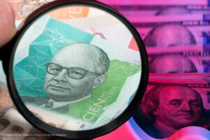 pesos colombianos, cien mil pesos colombianos, dólares, dólar estadounidense, Más Colombia