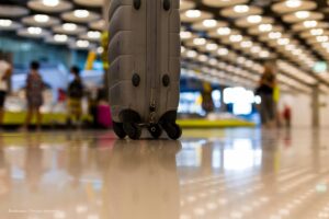 airport, luggage, airport migration, suitcases, Más Colombia
