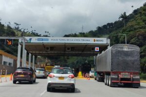 peajes en Colombia, aumenta el precio de peajes, sube precio de peajes, precio del acpm, transporte, Más Colombia