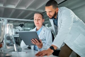 médicos, estudiante de medicina, laboratorio, investigadores, Más Colombia