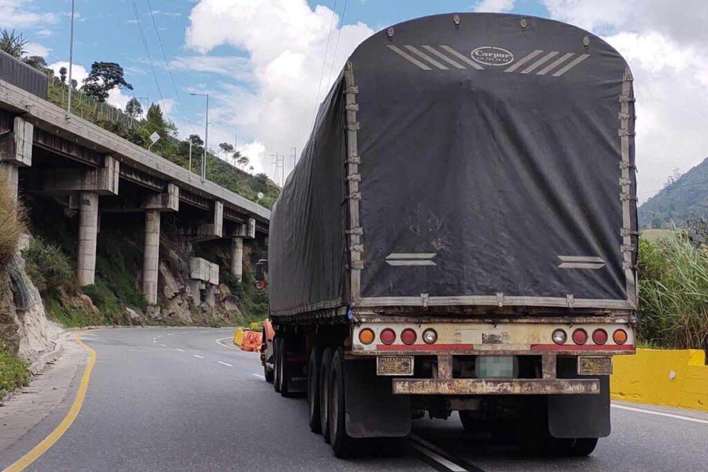 restricciones de transporte, transporte de carga, carretera de Colombia, Más Colombia