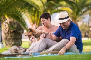 familia con mascotas, familia feliz, Más Colombia