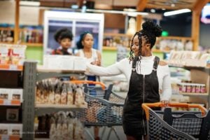 Opportunities for Colombian exporters, Africa’s Economy, Supermarket, african women, Más Colombia