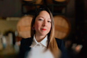 vino, juanita diusabá, enóloga colombiana, sommelier colombiana, barricas, barriles, más colombia