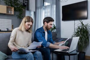 declaración de renta, factura electrónica, gasto del hogar, Más Colombia