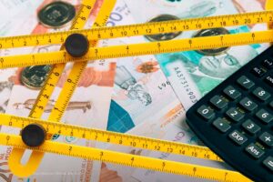 regla fiscal, dinero colombiano, calculadora, regla, más colombia