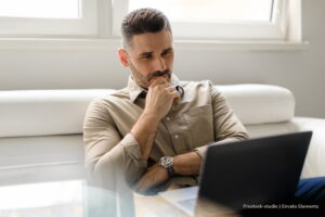 the power of choice, man making a decision, decision making process, Más Colombia
