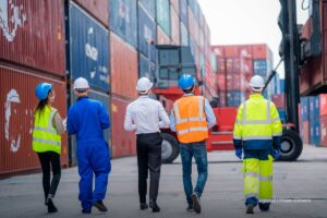 puertos de carga, contenedores, containers, personal del puerto, importaciones y exportaciones, Más Colombia