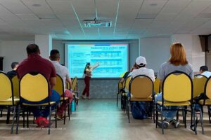 Distrito Capital 5, salón, pruebas, clase, discurso, Más Colombia