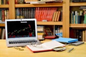 finance books, computer, Más Colombia