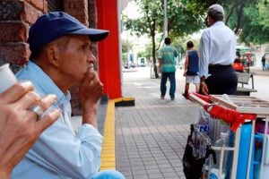 desempleo en Colombia, informalidad, calles de Colombia, trabajador