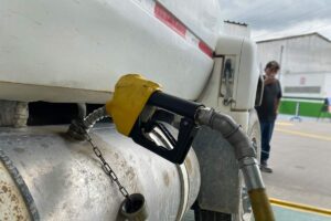 sector de servicios, gasolinera, precio de la gasolina, gasolina en Colombia, transporte, servicio de transporte, Más Colombia
