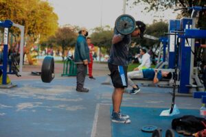 gimnasios al aire libre, usuarios de gimnasios, parques en Bogotá, entrenamiento al aire libre, Más Colombia