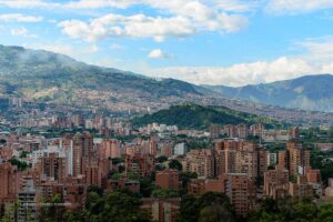 finca raíz en Medellín, Medellín, edificios, ciudad, Más Colombia