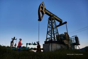 combustibles fósiles, ingeniero de minas, ingeniero de petróleo, atardecer en campo petrolero, petróleo, Más Colombia