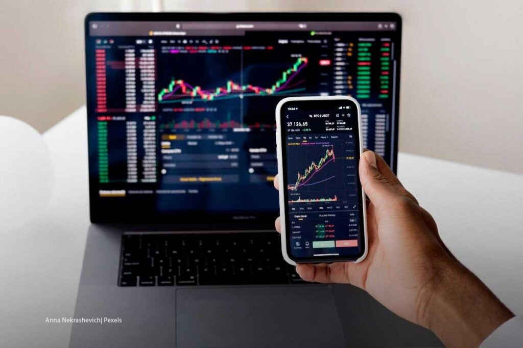 ¿Por qué los colombianos se han volcado a invertir en línea en 2023? 3 invertir en línea