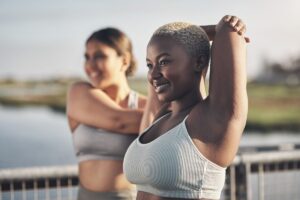 women stretching, exercise, Más Colombia