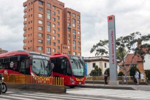 Transmilenio, inglés gratis, avenida caracas, buses de transmilenio, Bogotá, Calle 45 - American School Way, Más Colombia