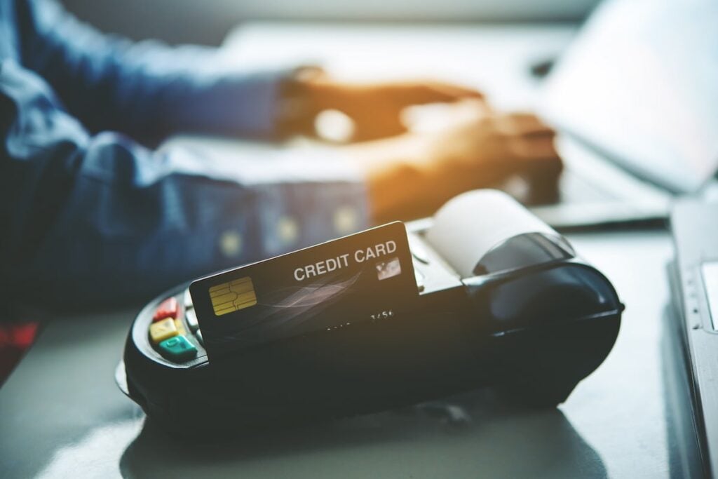 Be aware of these 5 Credit Card Traps: Avoiding Debt and Maximizing Benefits 3 be aware of these 5 credit card traps 2