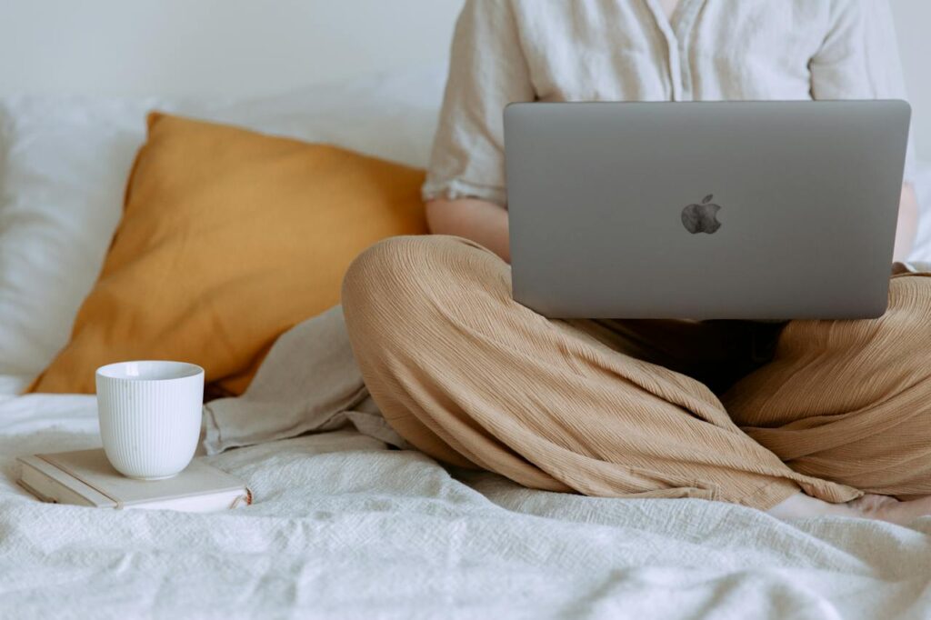 6 carreras universitarias que puedes cursar virtualmente si te interesan las ciencias sociales 2 carreras universitarias, estudiante, PC, tecnología, Más Colombia