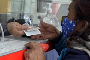 colombia mayor, anciana, pagos, cajero, adulto, Más Colombia