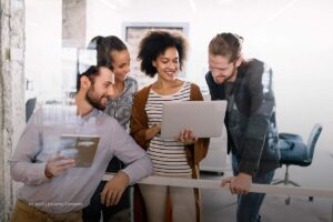 gestionar a los empleados, empleados, personas, computador, grupos, Más Colombia