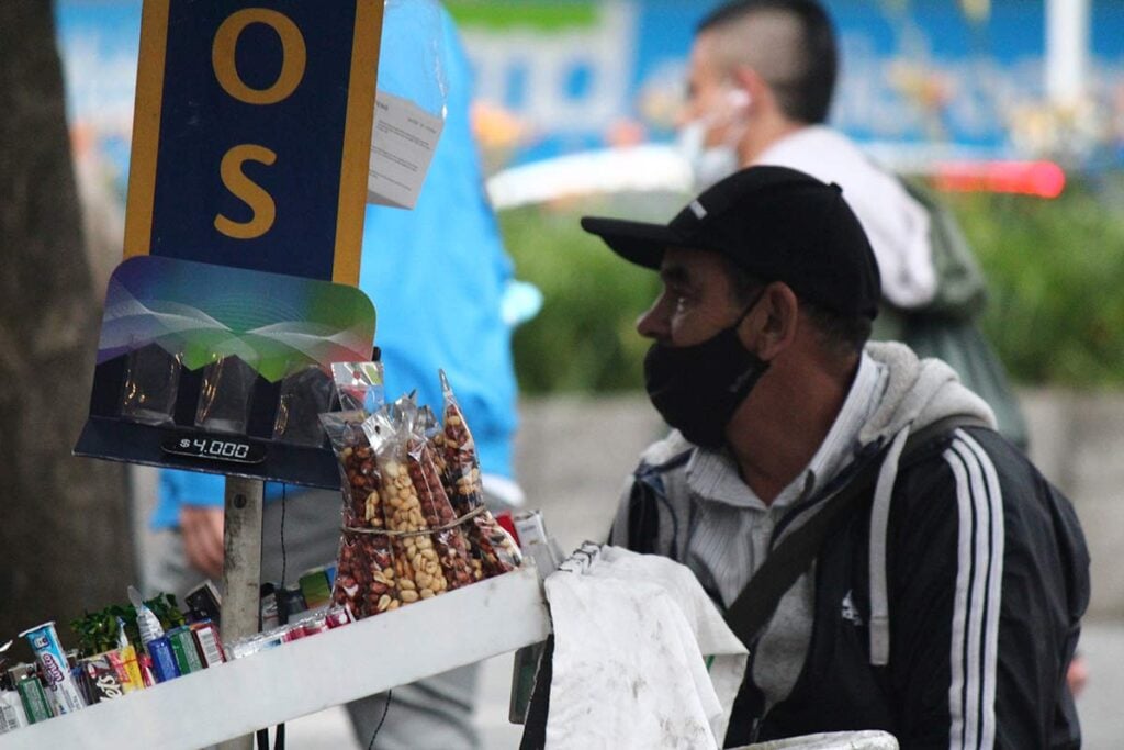 Las ambigüedades de la economía popular 2 economía popular, vendedor, informalidad, comercio, puesto, mercantil, Más Colombia