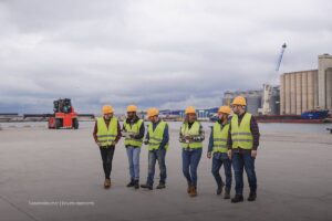 facilitación del comercio exterior, operarios, obreros, embarcaciones, ingenieros, personas, Más Colombia