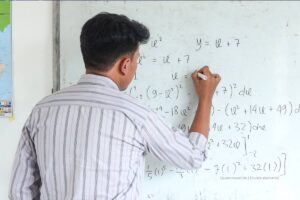 mesada 14, profesor, colegios más felices, great placce to study, incremento salarial de profesores de universidades públicas 2024, convocatoria docente 2024, Universidad Militar Nueva Granada, concurso de ascenso y reubicación docente 2024, Más Colombia