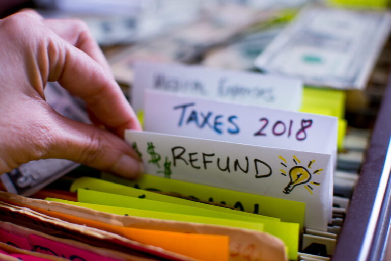 Tax Strategy: 10 Legal Hacks to Pay Less Taxes 💸 | Más Colombia