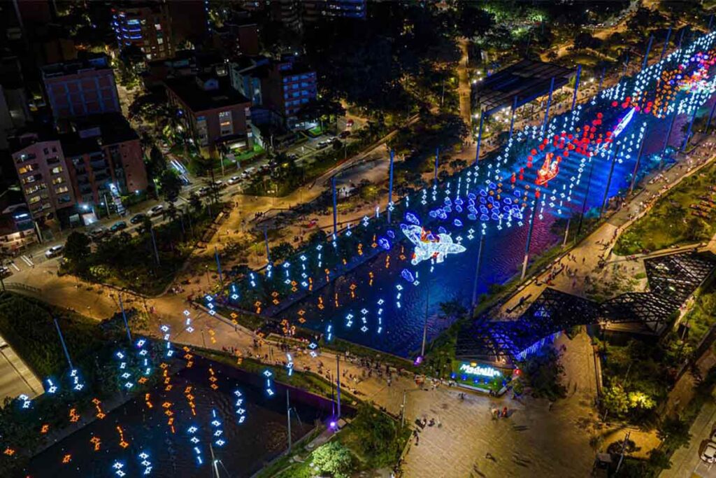 Alumbrados navideños para disfrutar la Navidad en Medellín 2 alumbrados navideños, navidad en Medellín, calle, decoración, alumbrado, Más Colombia