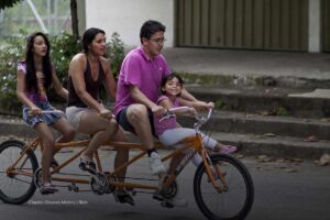 cambios en las familias, familia, padre, madre, hijos, niños, Más Colombia
