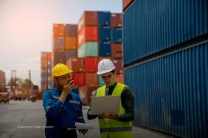 exportaciones de Colombia, contenedores, obreros, puerto, personas, Más Colombia