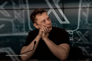 elon musk, noticias falsas, X, redes sociales, información digital, desinformación, Más Colombia